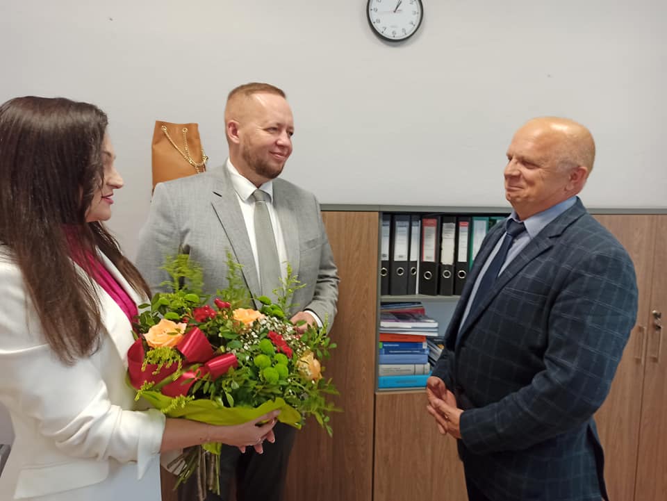 241079011_984662975438432_4875493525382993713_n