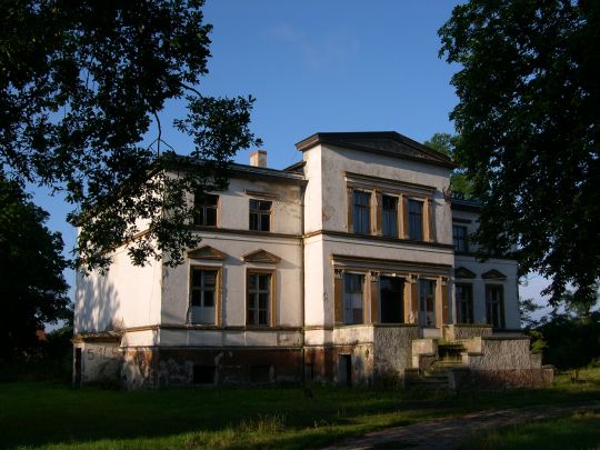 Karów